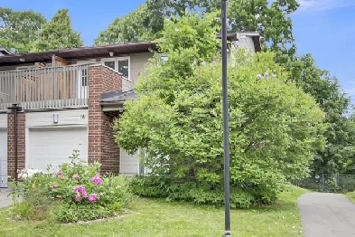 3 Bedroom Condo backing on Greenspace Image# 6