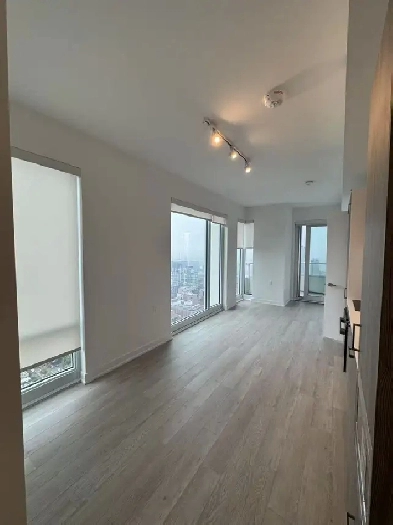 88 Queen west BRAND NEW 3b 2b for rent Image# 4