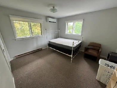 Private corner room in large home near UNB Image# 3