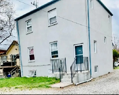 Available one bedroom apartment (Horner&Brownsline)) Image# 1