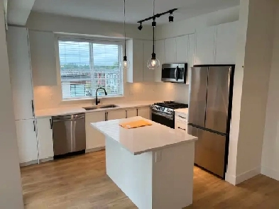 3 bedroom 2 bath Top Floor Corner Unit Image# 12