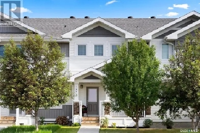 Well-Maintained 2-Storey Home in Highly-Sought After Westerra! Image# 2
