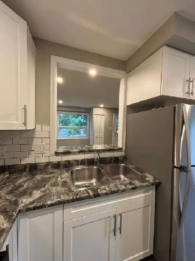 RENOVATED 2-BEDROOM TOWNHOUSE WITH AC & FINISHED BASEMENT Image# 6