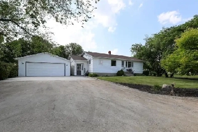 4 Bed, 2.5 Bath Home in Rosenort Image# 2
