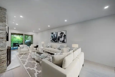 Spacious Renovated Townhouse Image# 7