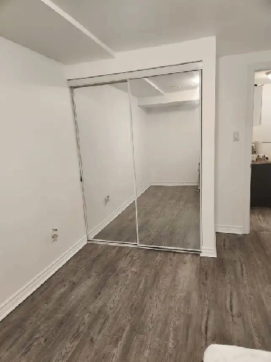 room for male bright and quiet, Mississauga available now Image# 3