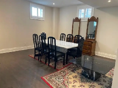 A big house for renting in Richmond Hill Image# 10