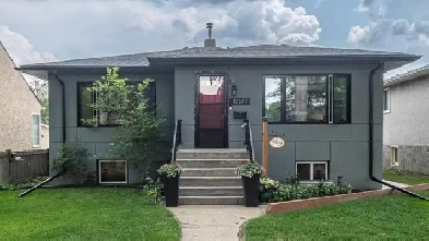 Well Maintained & Updated Home in Central Edmonton Image# 9