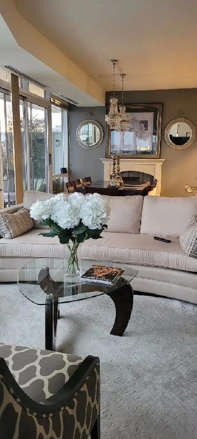 Stunning fully furnished two bedroom waterfront condo Image# 27