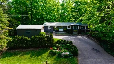House for sale - steps to Amberley Beach! Image# 4