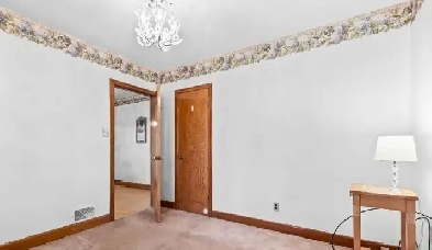 $1700, 2 Bed 1 Bath Entire  Mainfloor Stevenson and Adelaide. Image# 3