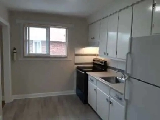 $2299 - 3  Bed, 1 Bath - August 1st – Heron Park/Billings Bridge Image# 7