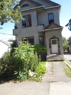 furnished 3 bed 2 bath entire top floor ,downtown/fairfield Image# 9