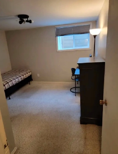 furnished room off university cres by uofm for male student Image# 1