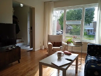 Walking Distance to Warden Subway, Upper level, 3br2b for rent Image# 4