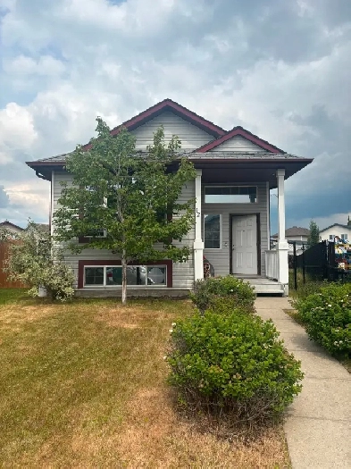 FULLY RENOVATED HOUSE IN LEDUC Image# 2