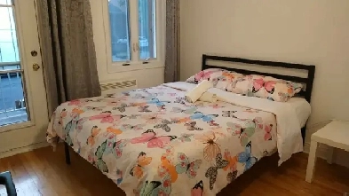 Single room with a private balcony 5 min walk to Monk station Image# 5