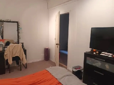 (female only) Beautiful room at BAYVIEW and SHEPPARD Image# 1