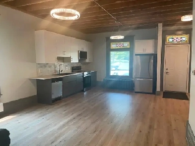 Prime Student Location/ Renovated 6 Bedroom 2 Bath/All Inclusive Image# 1