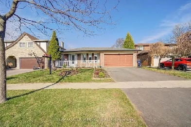 Beautifully Renovated Backsplit Home on a Spacious Lot! Image# 1