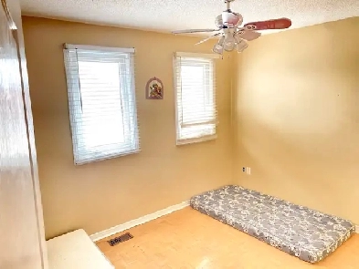 shared room Brampton sheridian college available immediate Image# 1