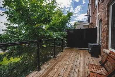 Bright & Spacious 2-Bed, 2.5-Bath Condo with 2 Parking Spots Image# 2