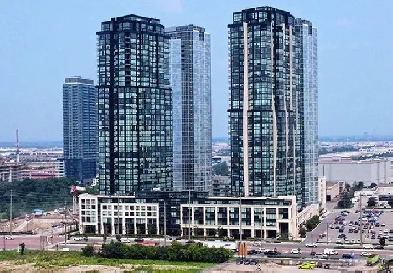 Spacious 2 BD 2 Full WR   Den Condo In Downtown Vaughan Image# 3