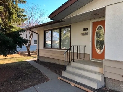 $1133 • Bright Suite • Quiet Street • Gold Bar Ravine-Adjacent Image# 2