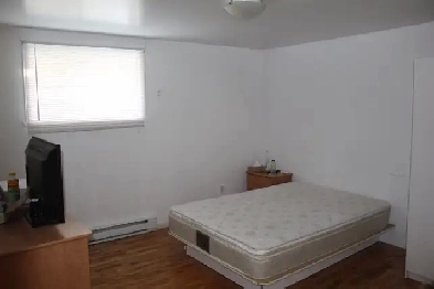 1er août voisin Université, Cégep Garneau, Ste-Foy St.Lawrence Image# 1