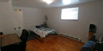 Près Cégep Garneau et Université au 1/2 s-sol maison privée Image# 1