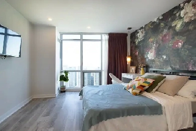 Master Bedroom & Private Bathroom Image# 5