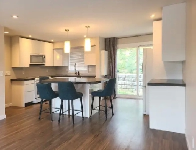 3 bedroom, 2 full bath townhouse in Sahali Image# 1