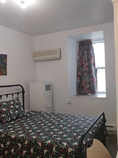 Furnished room for summer/chambre meublée pour l'ete Image# 5