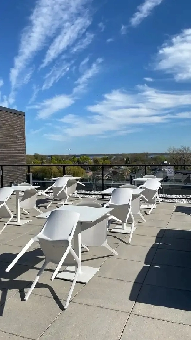 Aubaine / Great deal - Condo 31/2 avec chambre fermée Image# 2
