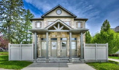 Charming 3-Bedroom Condo in Prestigious University Village Image# 9