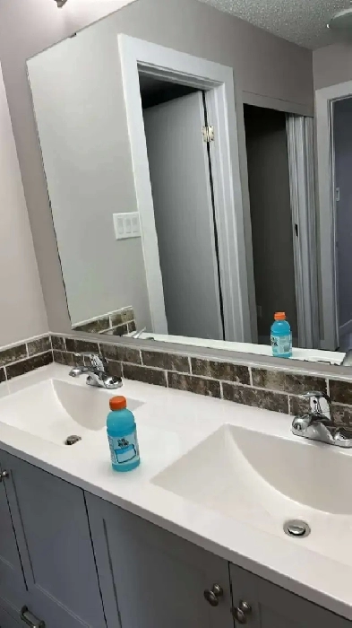 Room for rent near West Edmonton. Image# 2