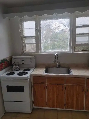 room for rent in two bedroom Ottawa west Image# 8