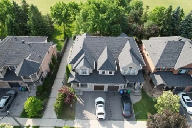 Beautifully Renovated Home in North Meadowvale Village Image# 5