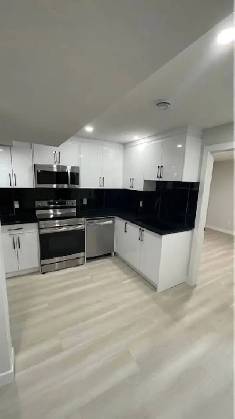 2 Bedroom 1 Bath Secondary Suite Basement in Evanston NW Image# 2