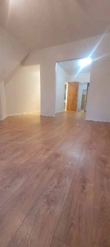 Apt 3 1/2 entre station metro, arena, parc et rue commerciale! Image# 1