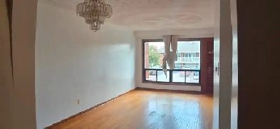Big 3-BDR Apartment with Balcony and Large Living Room & Kitchen Image# 8