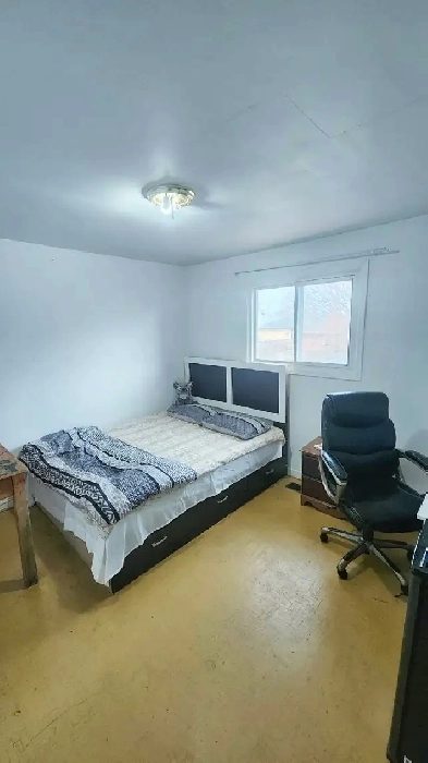 upper floor room for rent Image# 2