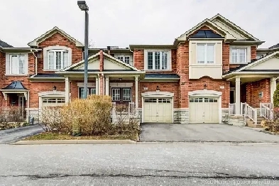 Stunning 3B Townhouse in Markland Woods Image# 1