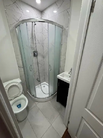 room for rent Image# 6