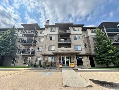 Bright & Spacious 1 Bed   Large Den Main Floor Condo Image# 5