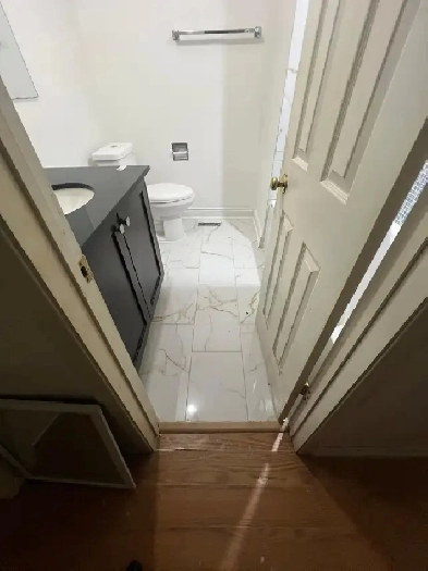 Mississauga rooms for rent - 3 mins walk to Square One Image# 3