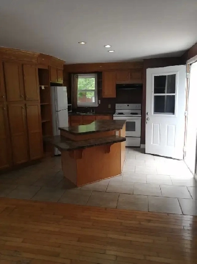 2 bedroom house utilities included Image# 9