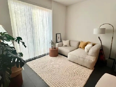 3b1.5b condo townhouse RoyalYork and Dundas Image# 2