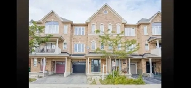 4 bedroom townhouse with 3.5 washrooms Image# 7
