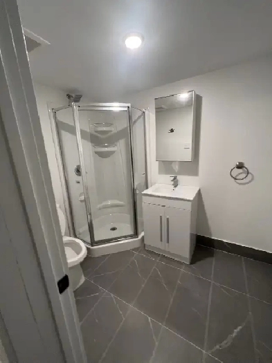 Furnished room in 4 bedroom apart near uOttawa -Stewart ST Image# 5